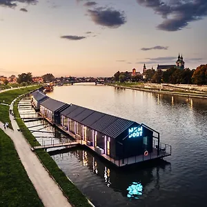 New Port - Premium Floating Apartahotel