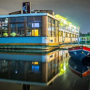 The Boat - Hostel&chill Hostal